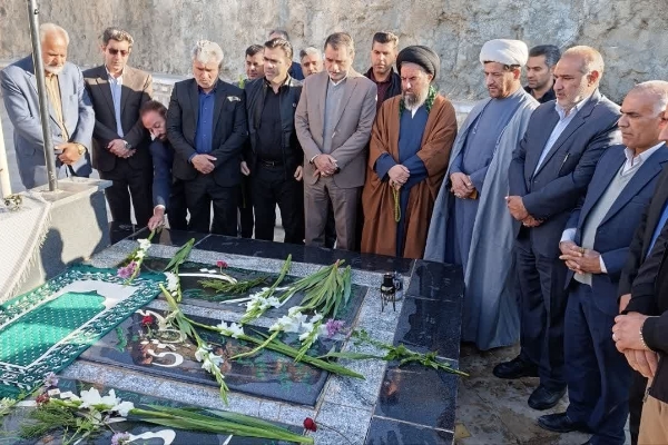 آیین غبارروبی و عطرافشانی مزار شهدای گمنام سرپل‌ذهاب بمناسبت گرامیداشت سالروز تشکیل نهضت سواد آموزی