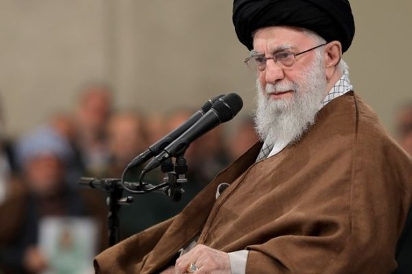 مردم قم با رهبر انقلاب اسلامی دیدار کردند