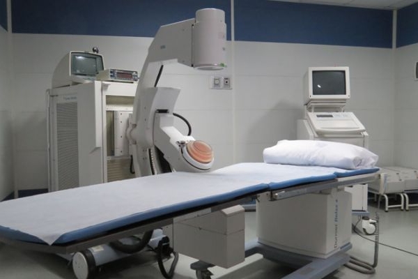 تنها سنگ‌شکن بیمارستان شهدای کرمانشاه خراب است