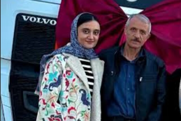 رحیمی: یک هدیه ناقابل خریدم! همین!