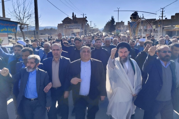 برگزاری راهپیمایی جمعه نصر در سرپل‌ذهاب / نمازگزاران آدینه سرپل‌ذهاب به شکرانه پیروزی جبهه مقاومت راهپیمایی کردند