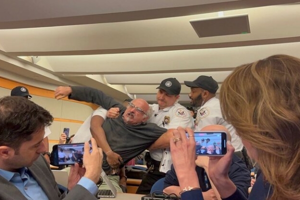 وقتی خبرنگار در جایگاه انسان فریاد اعتراض برمی‌دارد