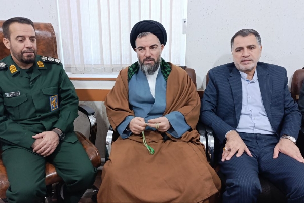 دیدار امام جمعه و مسئولین سرپل‌ذهاب با فرمانده سپاه ناحیه به مناسبت روز پاسدار