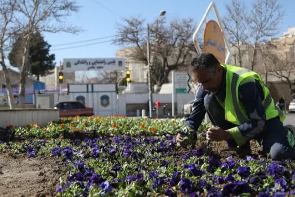 کاشت گل در فضای سبز شهری کرمانشاه