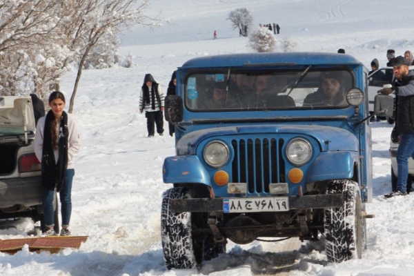 شادی مردم بعد از بارش برف در سرمیل دالاهو