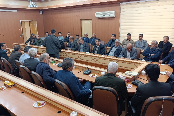 دیدار جمعی از متنفذین و بزرگان شهرستان با فرماندار سرپل‌ذهاب