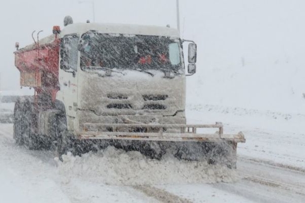 برف‌روبی ۱۲ هزار کیلومترباندی در جاده‌های کرمانشاه