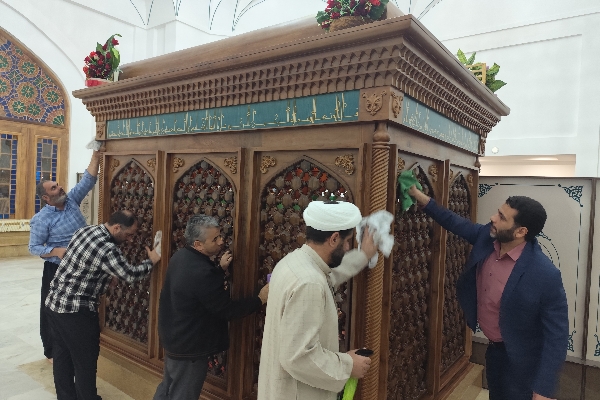 غبار روبی حرم احمد ابن اسحاق ( ره) و مساجد سرپل‌ذهاب