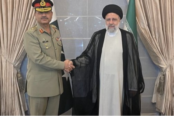 رئیسی: تقویت همکاری قوای مسلح ایران و پاکستان برای منطقه ثبات می‌آورد