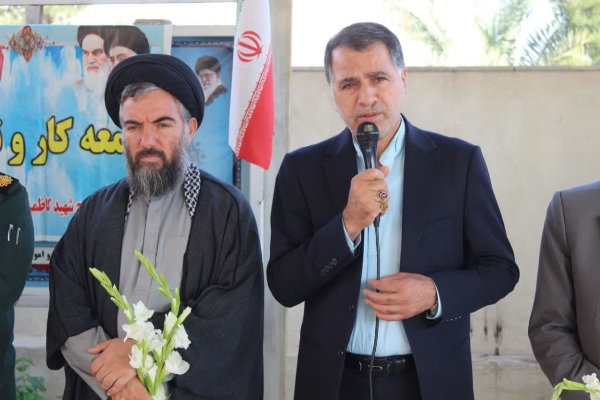 غبارروبی و عطرافشانی مزارشهدای شهرستان