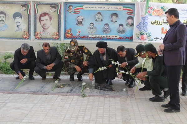 غبارروبی گلزار شهدای احمد ابن اسحاق (ره) به مناسبت روز " معلم"