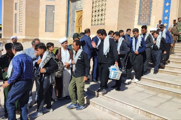 اعزام 200 نفر از مردم ولایتمدار شهرستان سرپل‌ذهاب به مرقد امام (ره)