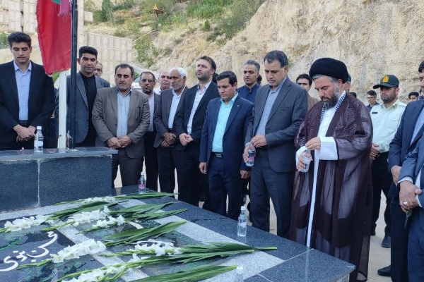 میهمانی لاله‌ها در گلزار شهدای شهرستان سرپل‌ذهاب