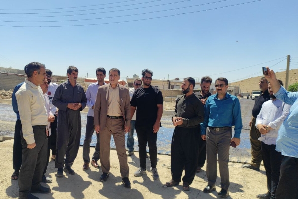 بازدید مسئولین سرپل ذهاب از عملیات آسفالت روستای کلاشی عبدالقادر بخش دشت ذهاب