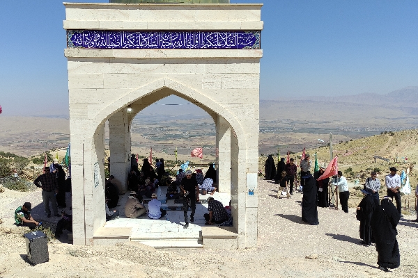 بازدید کاروان راهیان نور فرزندان شاهد استان تهران از یادمان‌های دفاع مقدس شهرستان