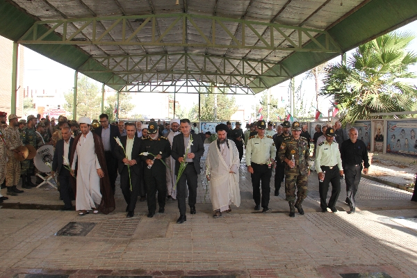 آیین غبارروبی و عطر افشانی مزار شهدای احمد ابن اسحاق (ره) سرپل ذهاب بمناسبت گرامیداشت هفته دفاع مقدس