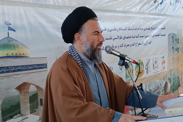 دشمن درصدد سلب هویت انقلابی ما است