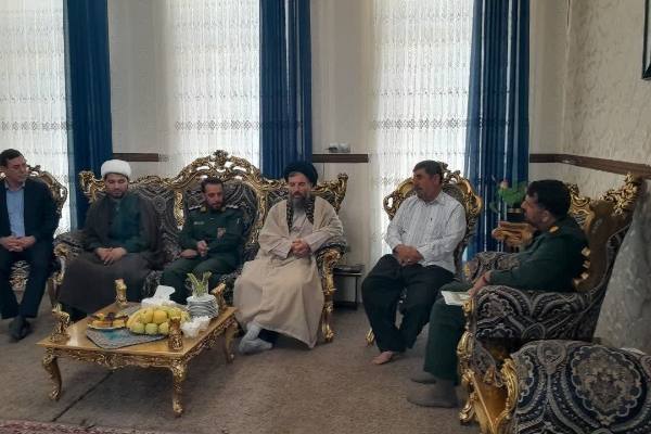 دیدار مسئولین شهرستان با خانواده معظم شهداء