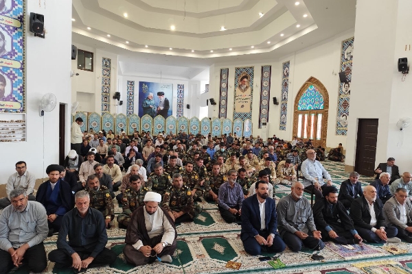 صفوف بهم پیوسته و دشمن شکن مردم سرپل ذهاب در مصلای نماز جمعه