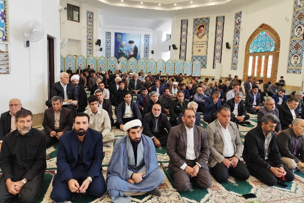 صفوف بهم پیوسته و دشمن شکن مردم سرپل ذهاب در مصلای نماز جمعه