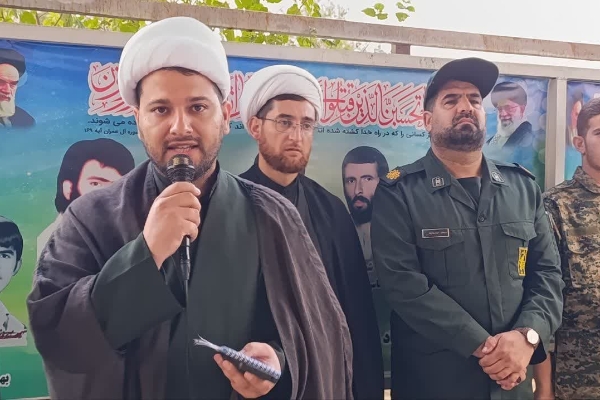 مزار شهدای حرم مطهر احمدبن اسحاق(ره) در سرپل‌ذهاب غباروبی و عطرافشانی شد