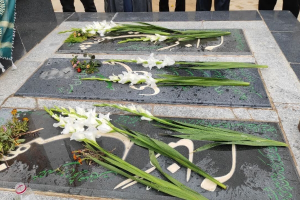 آیین غبارروبی و عطر افشانی مزار شهدای گمنام سرپل‌ذهاب