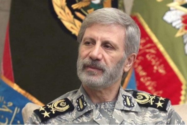 سرلشکر حاتمی: دفاع از میهن بدون حضور آگاهانه زنان، محقق نمی‌شود