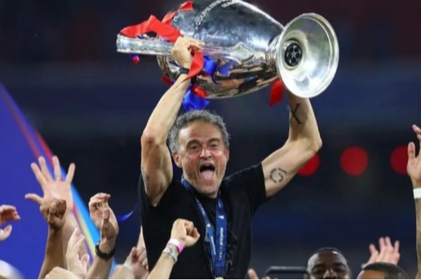 پیرترین فوتبالیست جهان بزرگتر از قهرمان اروپا