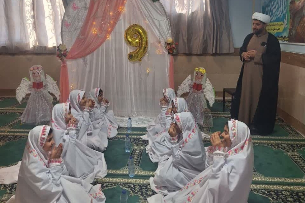 جشن تکلیف دختران مدرسه «ندای زینب» در سایه‌سار میلاد امام جواد علیه‌السلام برگزار شد