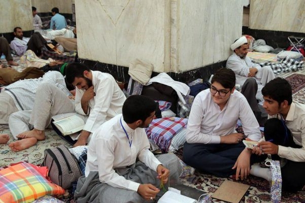 اعتکاف انسان را به تعادل روحی نزدیک می‌کند