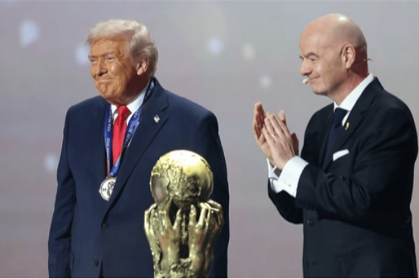 برنده جایزه صلح فیفا ٣ کشور را بمباران کرد