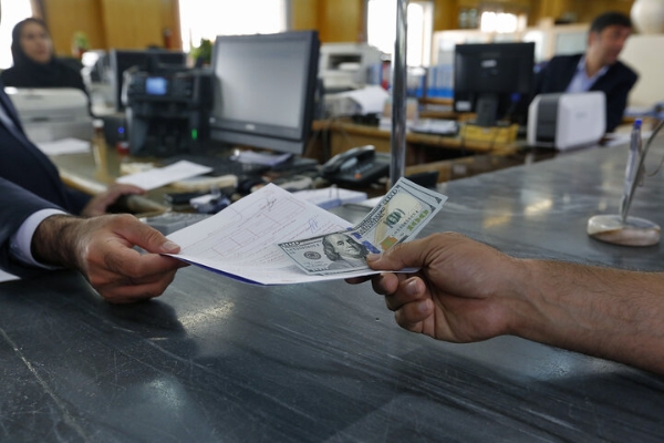 تورم و تراز تجاری منفی حاصل سیاست‌های ارزچند نرخی در نیم قرن گذشته است