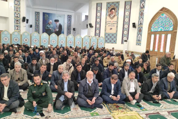 آیین برگزاری نماز جمعه سرپل ذهاب به روایت تصویر