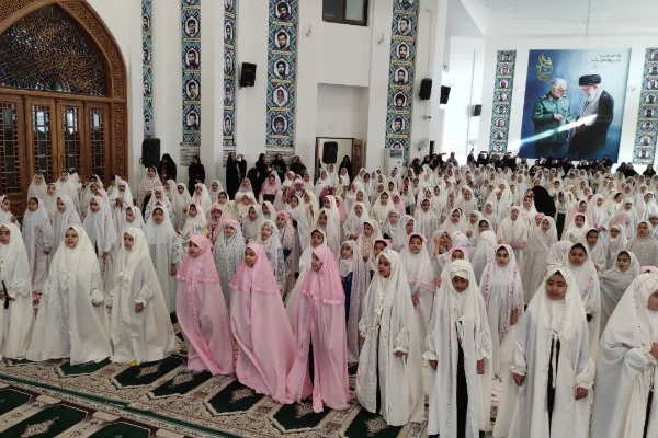 جشن بزرگ تکلیف ۴۵۰ دانش‌آموز سرپل‌ذهابی در جوار حرم مطهر