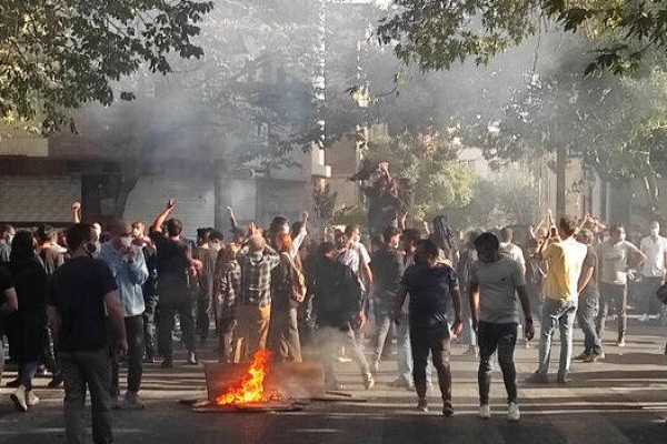 دانشگاهیان در عرصه جهاد تبیین سکوت نکنند