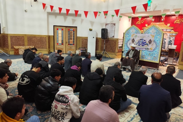 به مناسبت میلاد باسعادت حضرت علی‌اکبر علیه‌السلام و روز جوان، مراسم جشنی با حضور جمعی از جوانان، خانواده‌ها و خادمان فرهنگی در جوار حرم مطهر احمد بن اسحاق(ره) در سرپل‌ذهاب برگزار شد