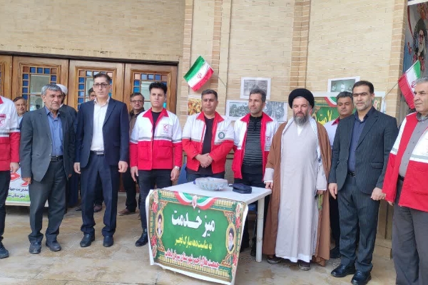 برپایی میز خدمت دستگاه‌های اجرایی در حاشیه نماز جمعه سرپل‌ذهاب