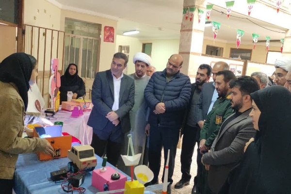 برپایی نمایشگاه آثار علمی اعضای کانون پرورش فکری به مناسبت دهه فجر