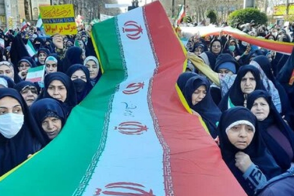 جمهوریت رمز ماندگاری انقلاب است