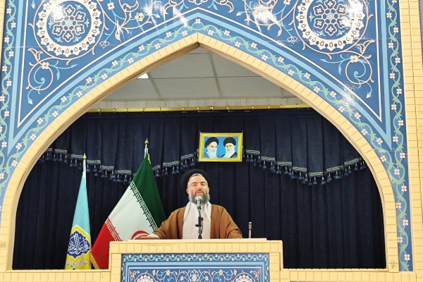 اقامه نماز جمعه سرپل‌ذهاب به امامت حجت‌الاسلام ساداتی در مصلی حرم احمد بن اسحاق(ره)