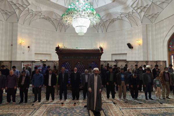 اقامه نماز جماعت مغرب و عشا در پنجمین روز ماه مبارک رمضان