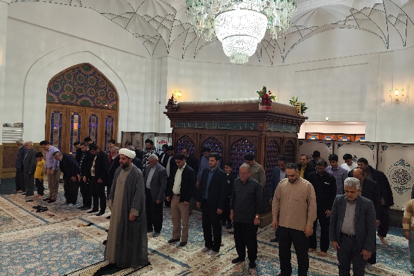 اقامه نماز جماعت مغرب و عشا در هفتمین روز ماه مبارک رمضان