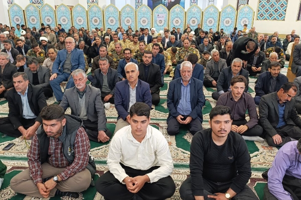 صفوف به‌هم‌پیوسته و باشکوه نمازگزاران سرپل ذهاب در ماه مبارک رمضان ، جلوه‌ای از وحدت و معنویت را رقم زد.