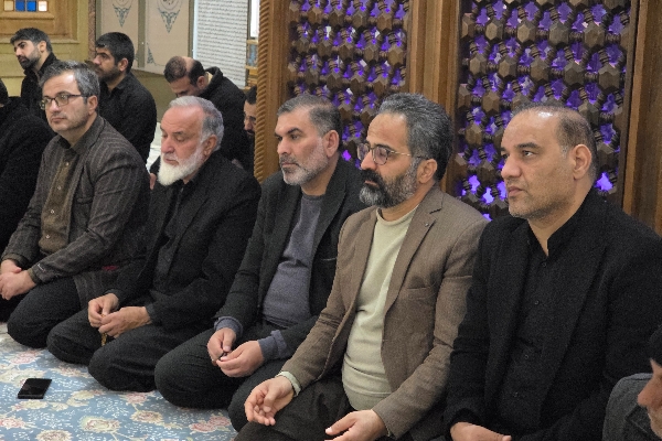 اقامه نماز جماعت مغرب و عشا در نوزدهمین روز ماه مبارک رمضان