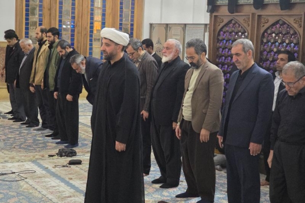 اقامه نماز جماعت مغرب و عشا در بیستمین روز ماه مبارک رمضان