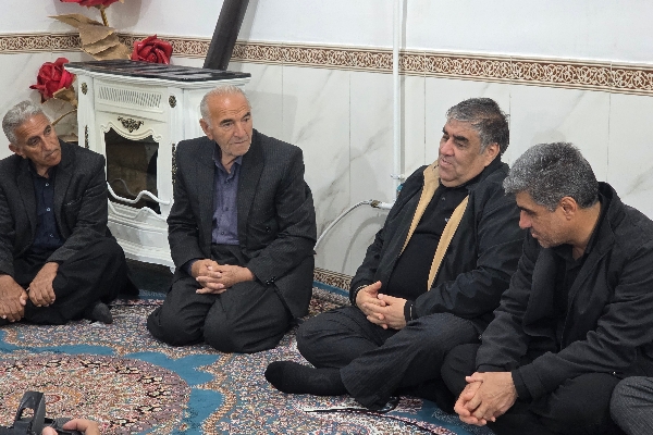 دیدار نماینده مردم با خانواده شهید سجاد شهبازی؛ تأکید بر تداوم راه شهدا