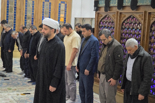 اقامه نماز جماعت مغرب و عشا در بیست‌ و پنجمین روز ماه مبارک رمضان