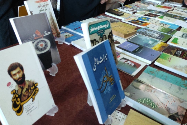 برگزاری نمایشگاه اهدای کتاب و میز خدمت در سرپل‌ذهاب