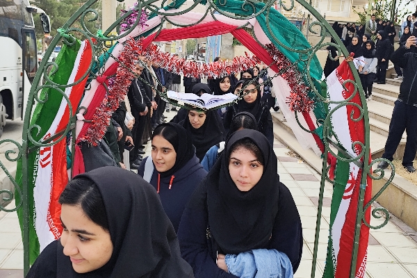 اعزام نخستین کاروان راهیان نور دانش‌آموزی سرپل‌ذهاب به مناطق عملیاتی غرب کشور 