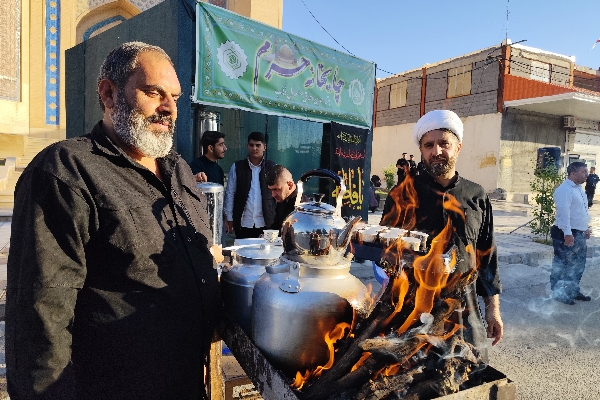 به مناسبت ایام فاطمیه چایخانه حرم برپا شد